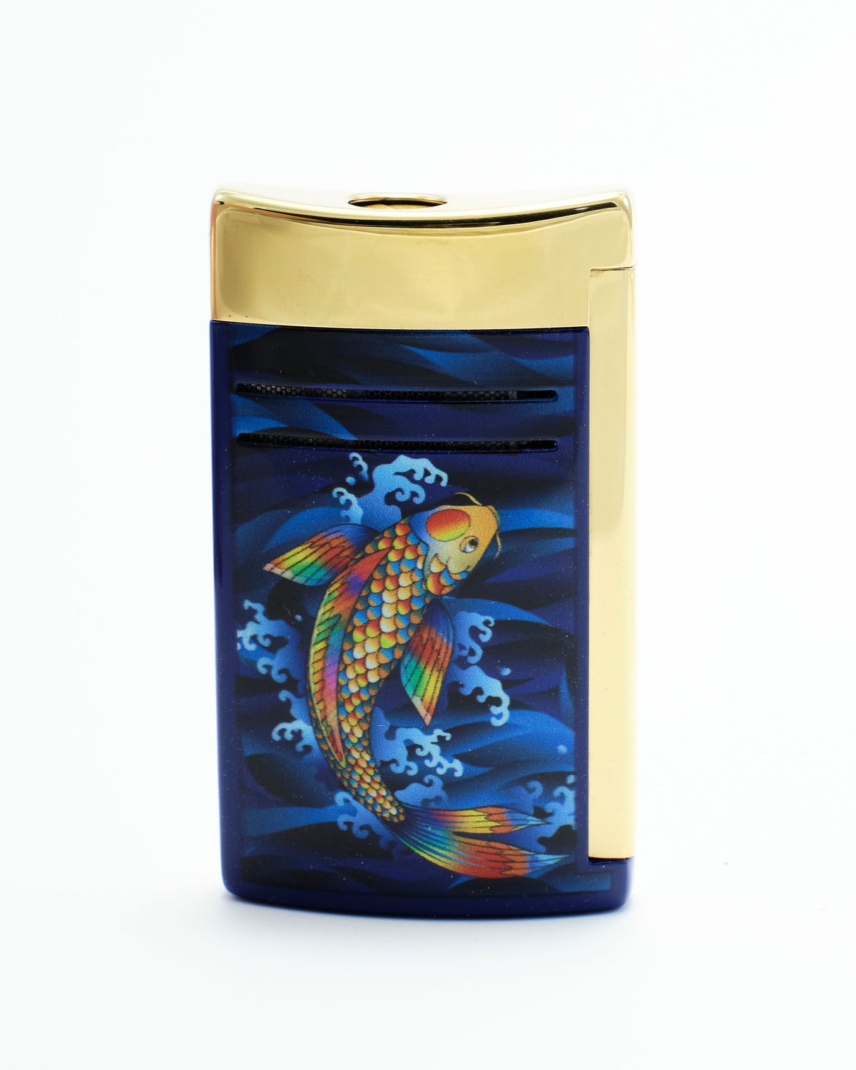 Minijet decorato con il motivo del pesce koi e finiture dorate. 
Dotato di una fiamma torcia.